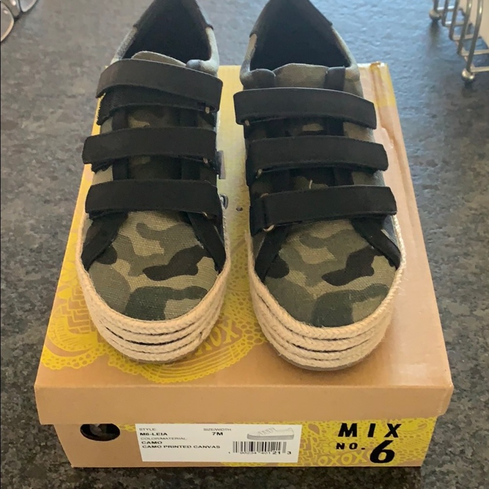Tennis shoe